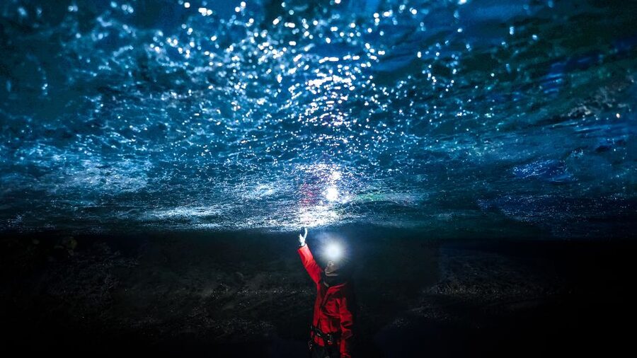 Iceland: Ice Cave Captured with Professional Photos - Key points at a glance