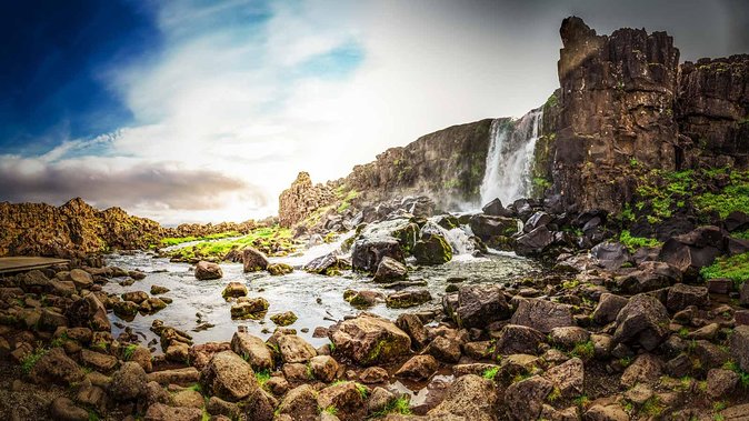 Iceland Stopover: The Golden Circle Day Tour - What the guide and bus add to the day