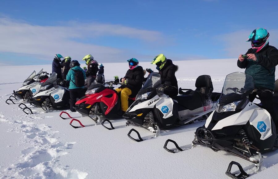Into the Glacier: Snowmobile + Langjökull Ice Tunnel Combo - Guides make the difference