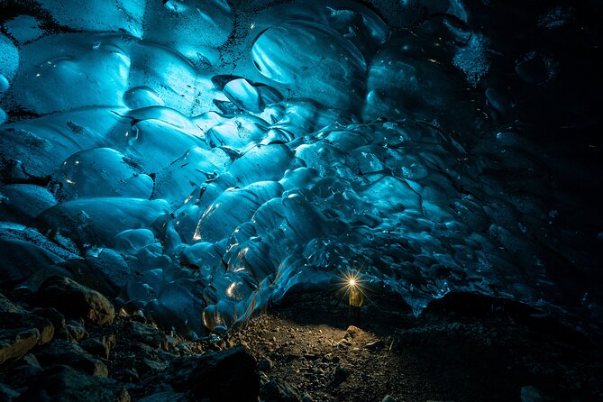 Jökulsárlón: Blue Ice Cave and a Long Glacier Hike - Guides who shape the day