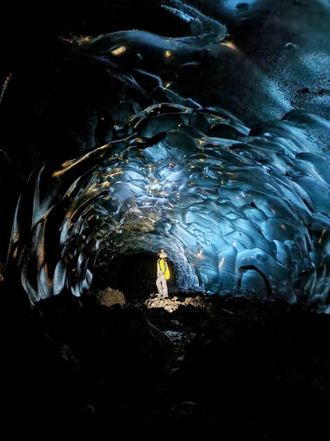 Jökulsárlón: Blue Ice Cave Tour and Glacier Walk - Entering the Blue Ice Cave