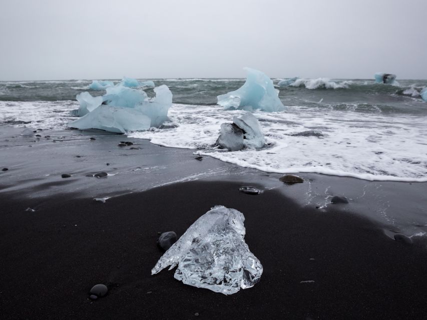 Jökulsárlón Floating Glacier & Diamond Beach Day Tour - Diamond Beach and its black-sand setting