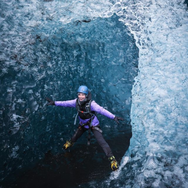 Jökulsárlón: Glacier Hike, Ice Cave, and Photoshoot Package - Walking 5.4 kilometers across rough ground and ice