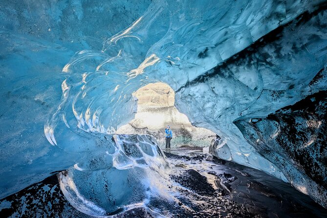 Jökulsárlón: Visit a Natural Blue Ice Cave - What the included gear really means