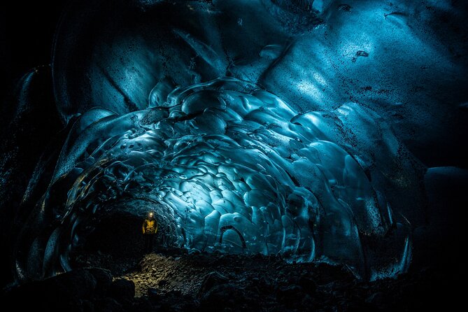 Jökulsárlón: Visit a Natural Blue Ice Cave - The 45-minute ride toward Vatnajökull