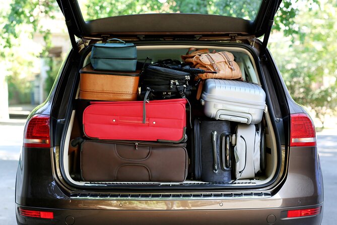 Keflavik Airport Private Transfer To/From Reykjavik cruise Ports - Vehicle comfort and luggage planning