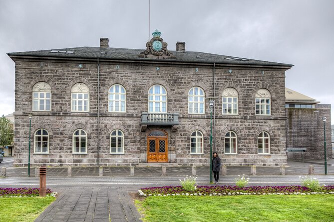 Keflavik International Airport Private Transfer - Delays, lost luggage, and Icelandic weather