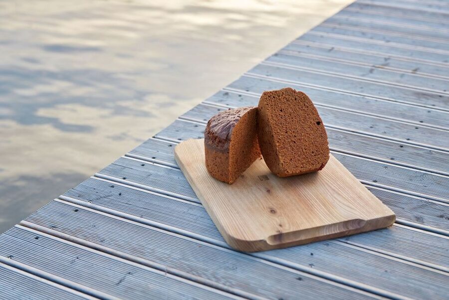 Laugarvatn Fontana: Geothermal Bread-Baking Experience - A short walk through the geothermal area