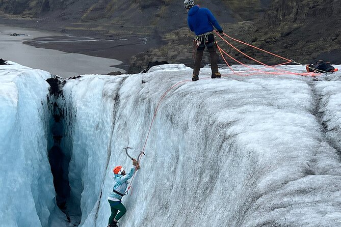 Micro group - Ice climbing at Sólheimajökull - A four-hour plan built around actual climbing