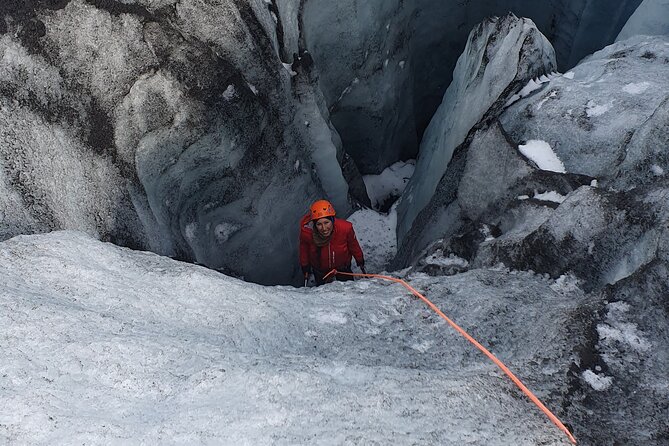 Micro group - Ice climbing at Sólheimajökull - The equipment list, and the gear you must bring