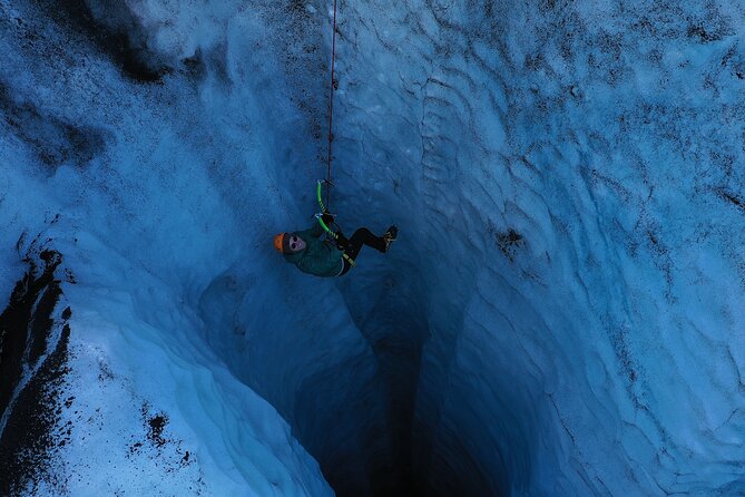 Micro group - Ice climbing at Sólheimajökull - How the four-person group affects value