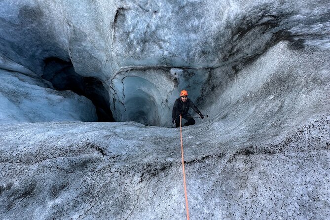 Micro group - Ice climbing at Sólheimajökull - What the climbing instruction is really like