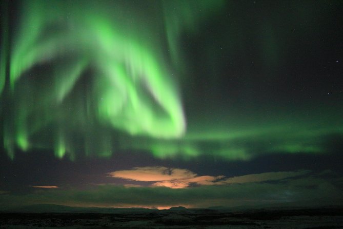 Northern Lights Midnight Adventure Small-Group from Reykjavík - Hot chocolate and cold-weather comfort