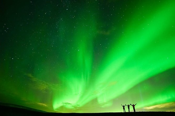 Northern Lights Minibus Tour with Hot Cocoa, Blankets & Photos - What you can expect at the countryside stop