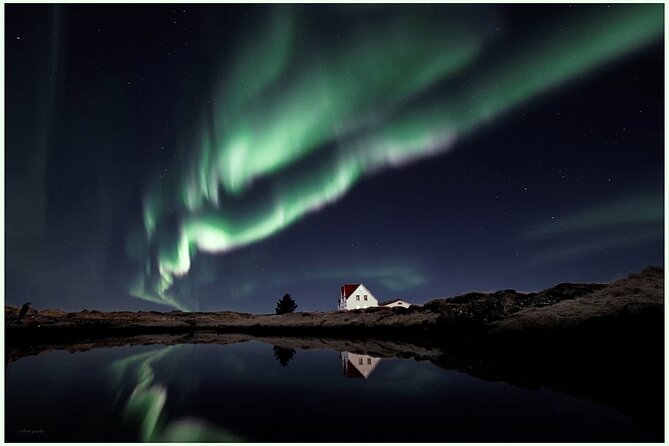 Northern Lights Small-Group Tour with Hot Chocolate & Photos - Quick points before you book