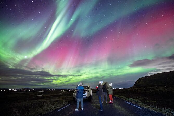 Northern Lights Small Group Tour with Photos - Waiting for the aurora without wasting the evening