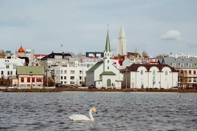 Private Airport Transfer from Keflavik airport to hotels in Reykjavik area - A private car can be worth the premium
