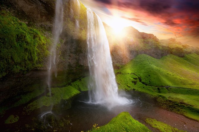 Private Jeep Tour - Glacier Lagoon and Diamond Beach - Skógafoss: power up close