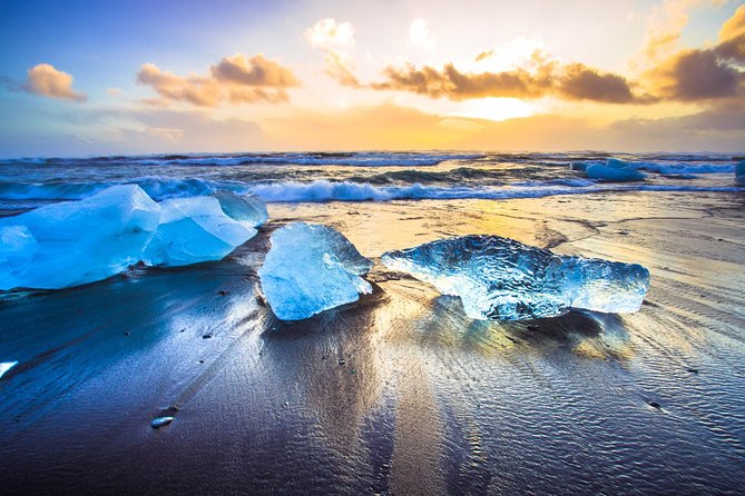 Private Jeep Tour - Glacier Lagoon and Diamond Beach - Vík and Dyrhólaey: village views and volcanic drama