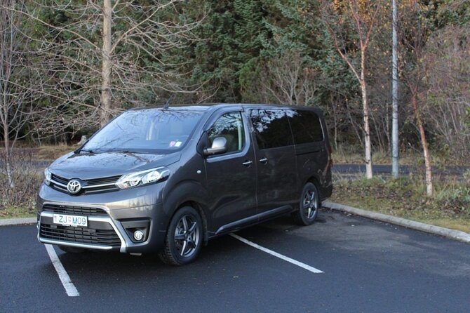 Private Keflavik Airport Transfer (Round trip) - From Keflavik Airport to Reykjavik in about an hour