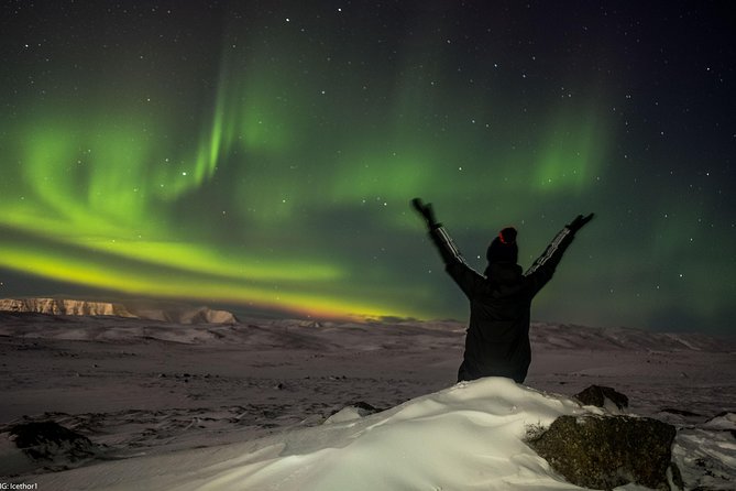 Private Northern lights with photographs - Four hours of watching, waiting, and moving