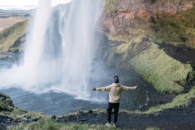 Private Secret Spots of Iceland Full day Tour with Photography by Luke - Kleifarvatn: Iceland’s largest lake on the peninsula