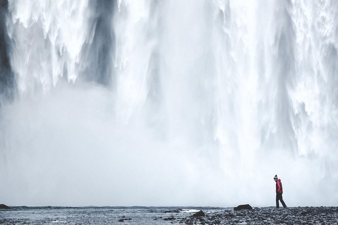 Private South Coast Fire and Ice: Glacier viewpoint & Lava Show - Skogafoss: a powerful first waterfall