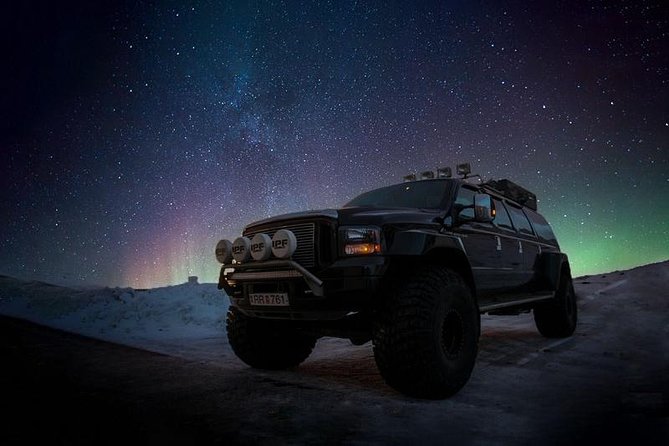 Private Super Jeep Northern lights hunt from Reykjavik - Searching for clear skies beyond the crowds