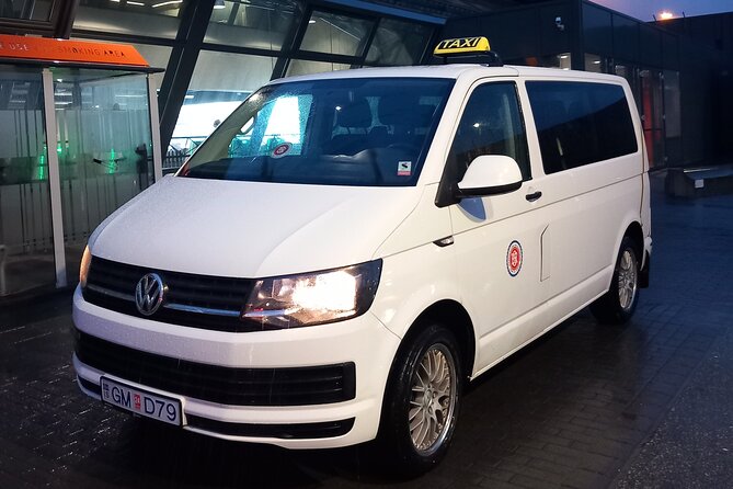 Private Transfer from Keflavik Airport to Reykjavik/surrounding - Room for Luggage and People