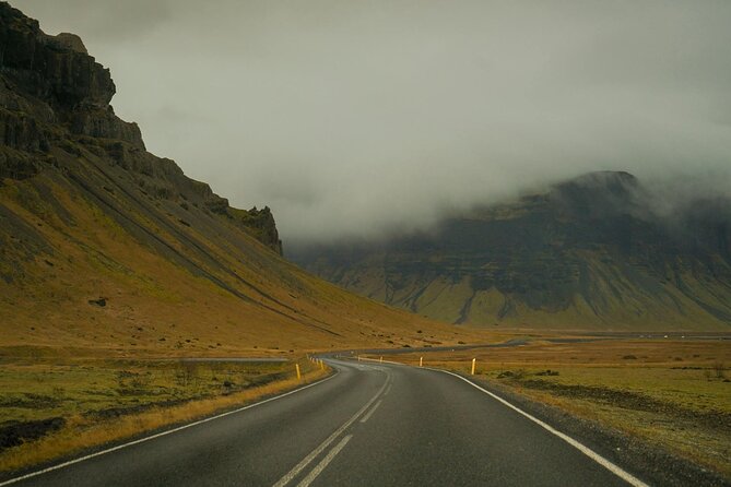 Private Transfer Keflavik Airport To Reykjavik Pick or Drop - Why a private Keflavik transfer can make sense