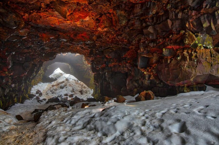 Raufarhólshellir Lava Tunnel: Underground Expedition - The First 20 Minutes: Footing, Formations, and Geology