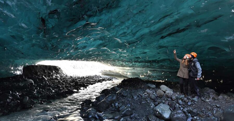 Reykjavik: 3-day South Coast and Golden Circle Experience - Day one: Thingvellir, Geysir, and Gullfoss