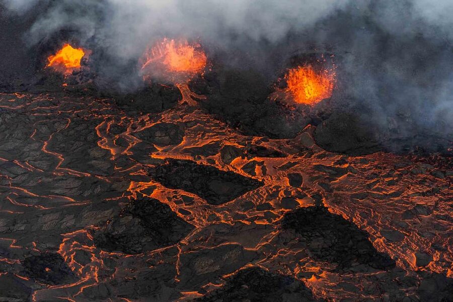 Reykjavik: 45-Minute Volcano Sightseeing Helicopter Tour - The return route and Bessastaðir