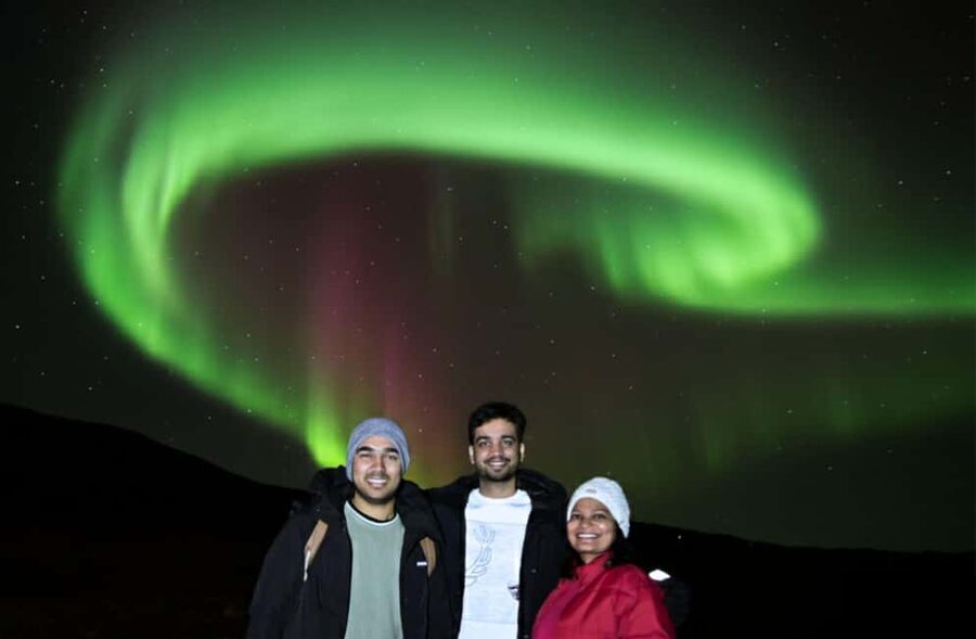 Reykjavík: 4x4 Minibus Northern Lights with Photo and Cocoa - The drive into Iceland’s dark country