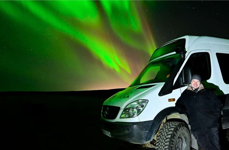 Reykjavík: 4x4 Minibus Northern Lights with Photo and Cocoa - How the photography service works