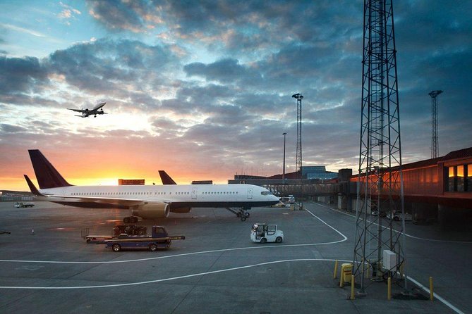 Reykjavik area to Keflavik Private Luxury Airport Transfer - Inside the business-class vehicle