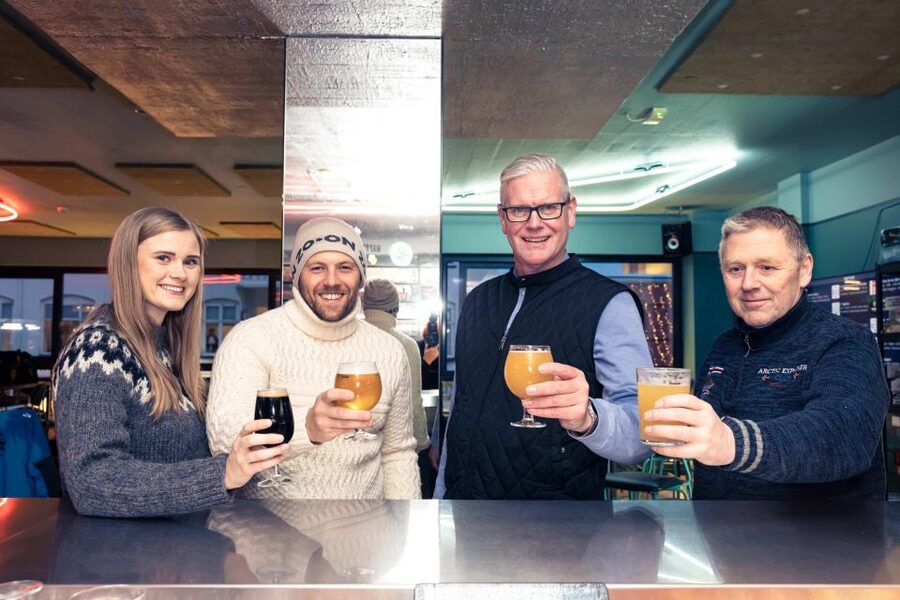 Reykjavik: Beer and Booze Tour - Stop one: Skúli Craft Bar and the first beer flight