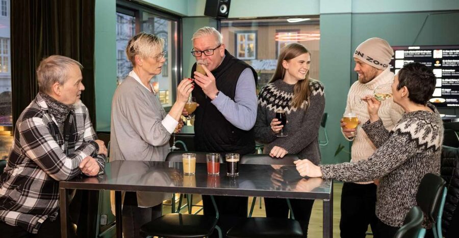 Reykjavik: Beer and Booze Tour - Finding Ingólfur Square without a wrong turn