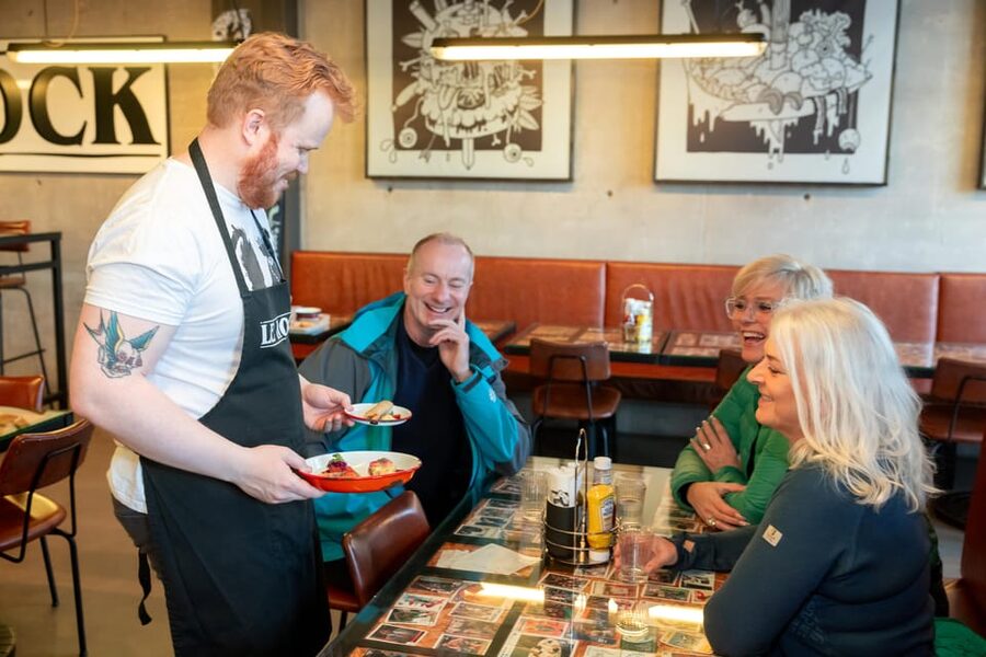 Reykjavik: Christmas Food Tour with Tastings and Drinks - Starting beside Ingólfstorg Square