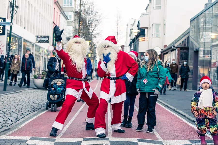 Reykjavik: Christmas Food Tour with Tastings and Drinks - Who should book this Christmas food walk?