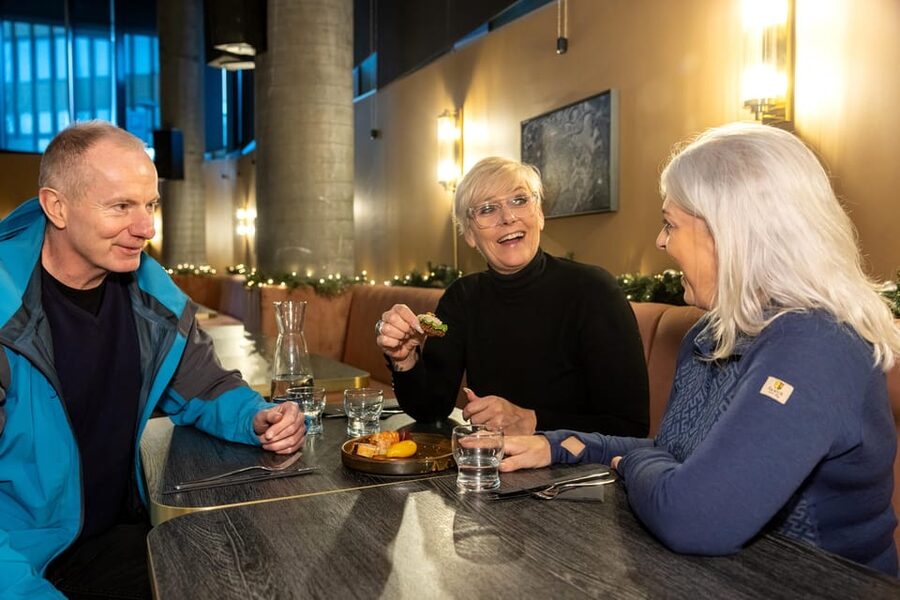 Reykjavik: Christmas Food Tour with Tastings and Drinks - First tastes of an Icelandic Christmas