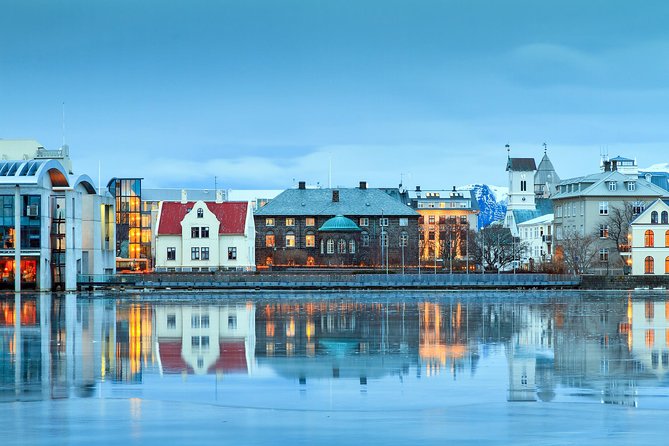 Reykjavik City Walking Tour - Meeting Hallgrímskirkja and Leifur Eiríksson