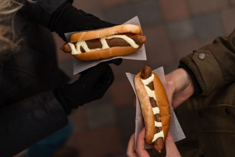 Reykjavik: Evening Icelandic Food and Drink Tour - The guides make the evening work