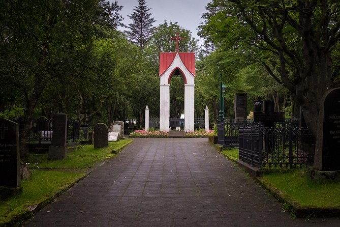 Reykjavik Folklore Walking Tour: Meet the Elves, Trolls & Ghosts of Iceland - Stop four: Tjörnin lake and Icelandic monsters