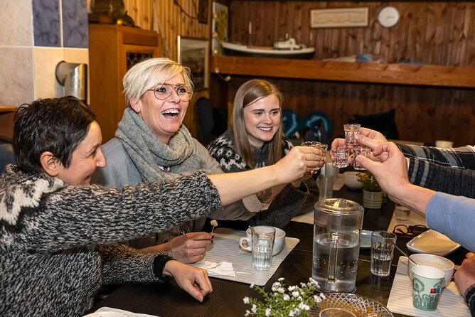 Reykjavik Food Lovers Tour - Icelandic Traditional Food - What the guides add to the food