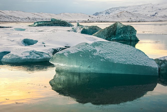 Reykjavik: Glacier Lagoon Boat Ride & South Coast Full Day Tour - The 30-minute boat ride at Jökulsárlón