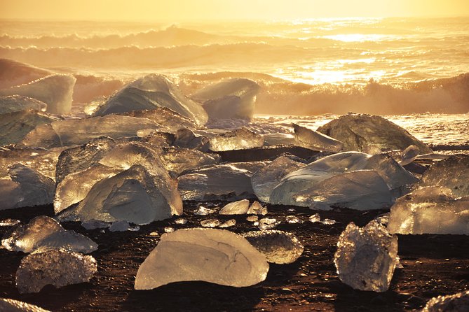 Reykjavik: Glacier Lagoon & Fjaðrárgjúfur Canyon Small-Group Tour - Why this day trip reaches so far into Iceland