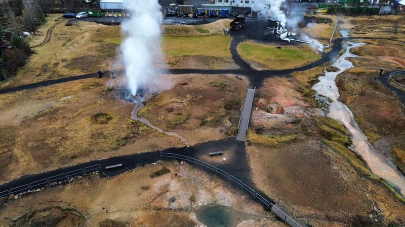 Reykjavík: Golden Circle, 2 Geysers & Geothermal Bakery Tour - Key points at a glance