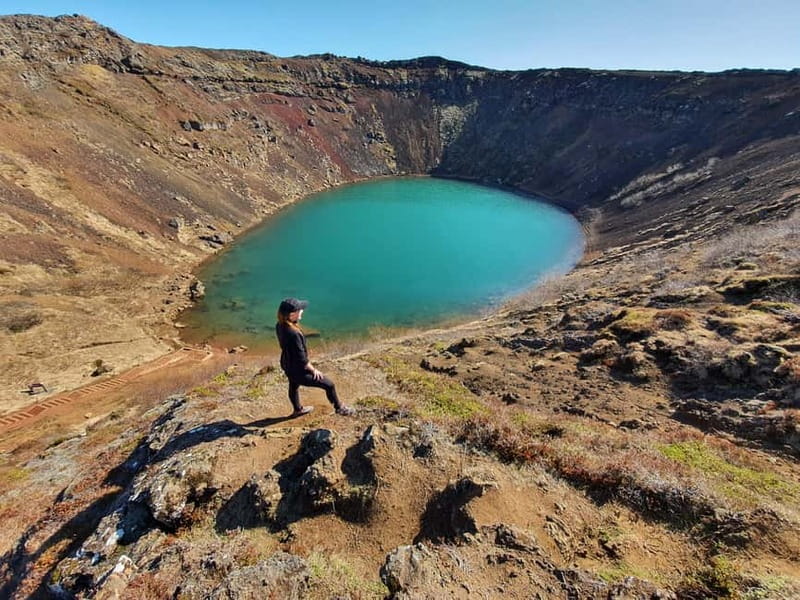 Reykjavík: Golden Circle, 2 Geysers & Geothermal Bakery Tour - Gullfoss, Iceland’s golden waterfall
