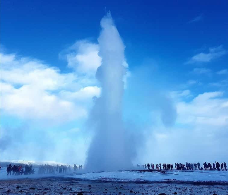 Reykjavík: Golden Circle, 2 Geysers & Geothermal Bakery Tour - Þingvellir, where geology meets Icelandic history